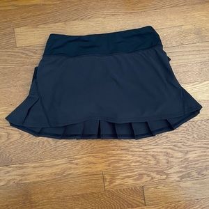 Lululemon black pleated skirt